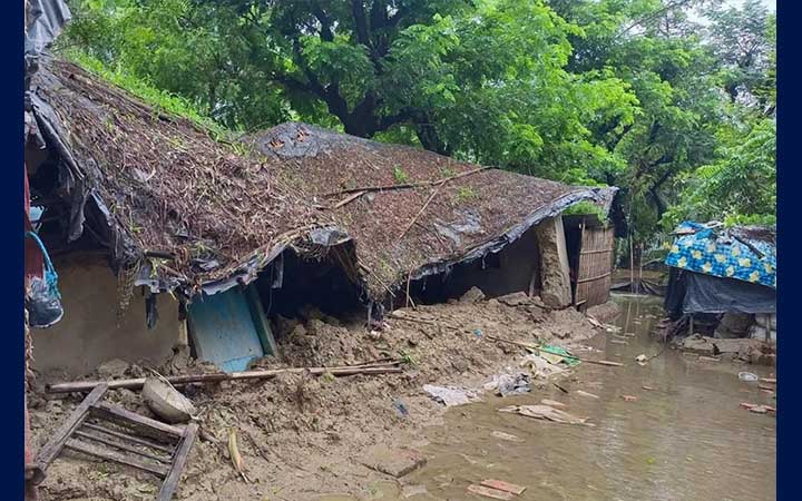চট্টগ্রামে পানি কমছে, ভেসে উঠছে বন্যার ক্ষতচিহ্ন