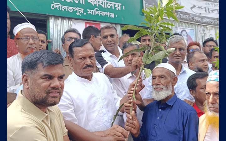 সবাইকে গাছ লাগানোর আহ্বান এমপি জিন্নাহ কবিরের