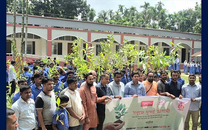 সিংড়ায় শিক্ষার্থীদের মাঝে ৩০০ গাছ বিতরণ করলো বসুন্ধরা শুভসংঘ