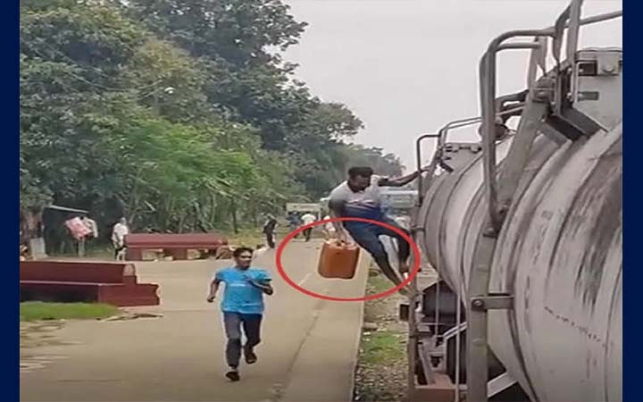 রাজশাহীতে চলন্ত ট্রেন থেকে তেল চুরি