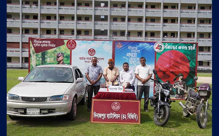 দিনাজপুরে ৩৮ কোটি টাকার সাপের বিষ জব্দ, আটক ৪