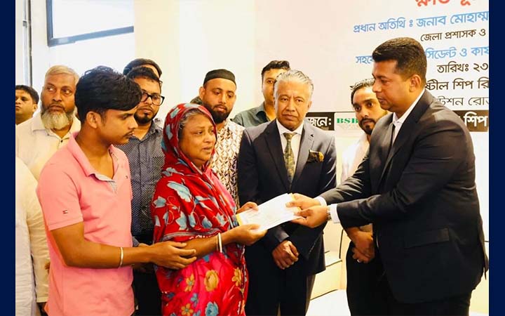 জাহাজভাঙা শিল্পে প্রাণহানি শূন্যে নামিয়ে আনতে হবে: জেলা প্রশাসক
