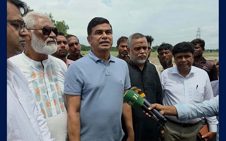 কুশিয়ারায় চলমান নদীতীর প্রতিরক্ষা প্রকল্পের কাজ পরিদর্শন করলেন প্রতিমন্ত্রী ফরহাদ