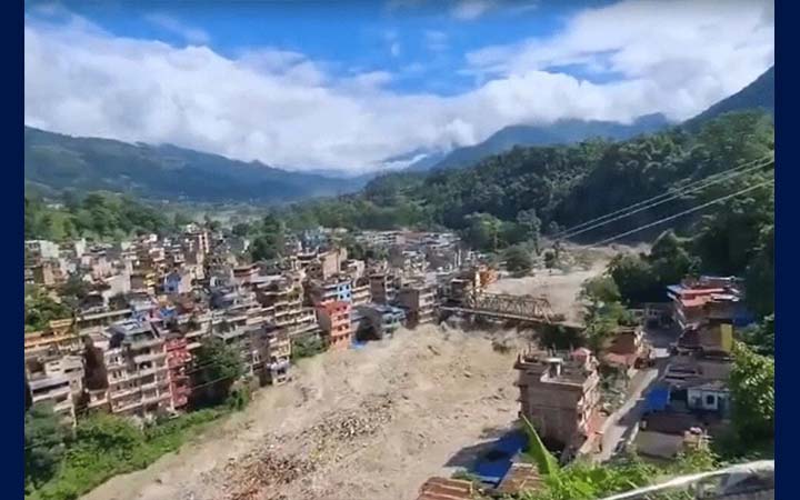 নেপালে আকস্মিক বন্যায় ভেসে গেছে একাধিক গ্রাম, নিহত ৭
