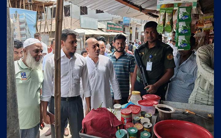 রাজবাড়ীতে ফুটপাত দখলমুক্ত করতে অভিযান