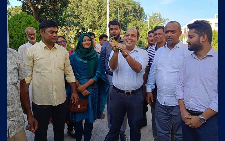 চাঁপাইনবাবগঞ্জে ২৩টি টিয়া পাখি অবমুক্ত