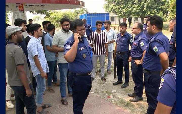 ক্লাস ফাঁকি দিয়ে শিক্ষার্থীদের ঘোরাঘুরি, পরিবারের জিম্মায় মুক্তি