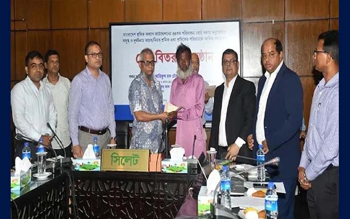 দরিদ্র মেধাবী শিক্ষার্থীদের বিশ্ববিদ্যালয় পর্যন্ত পড়াশোনায় সহায়তা দেবে সরকার : প্রবাসীকল্যাণ মন্ত্রী