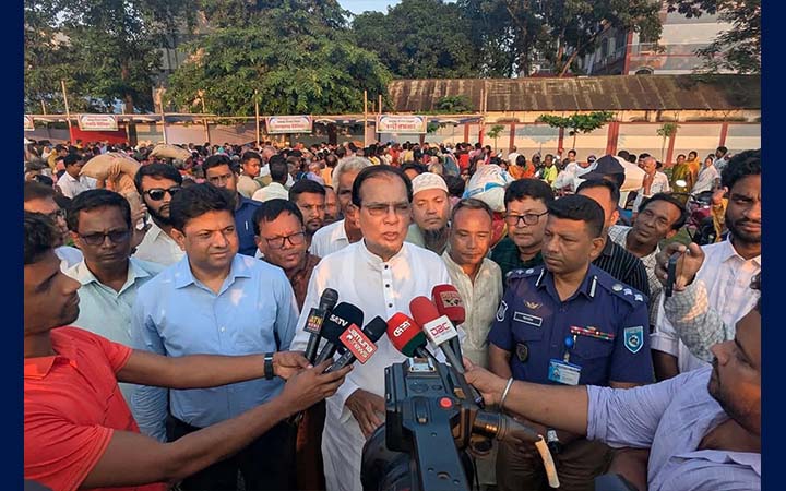 সংবিধানে সব নাগরিকের সমান অধিকার, তা নিশ্চিত করা সরকারের দায়িত্ব: ত্রাণমন্ত্রী