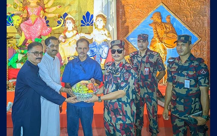 প্রধানমন্ত্রী আগমন উপলক্ষে মন্দির কমিটির সঙ্গে বিজিবির মতবিনিময়