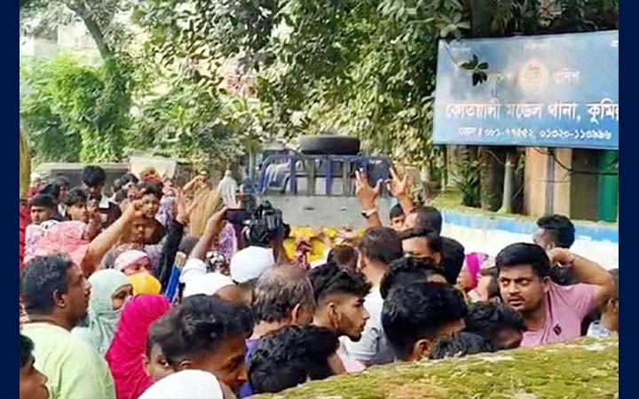 যুবদল কর্মী হত্যা: মামলা নিতে গড়িমসির অভিযোগে থানার সামনে বিক্ষোভ