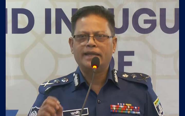 আইনশৃঙ্খলা রক্ষায় ‘ক্রসফায়ার’ নিয়ে যা বললেন আইজিপি