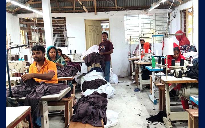 ক্ষুদ্র পোশাক কারখানায় বরগুনার উপকূলে নতুন সম্ভাবনা