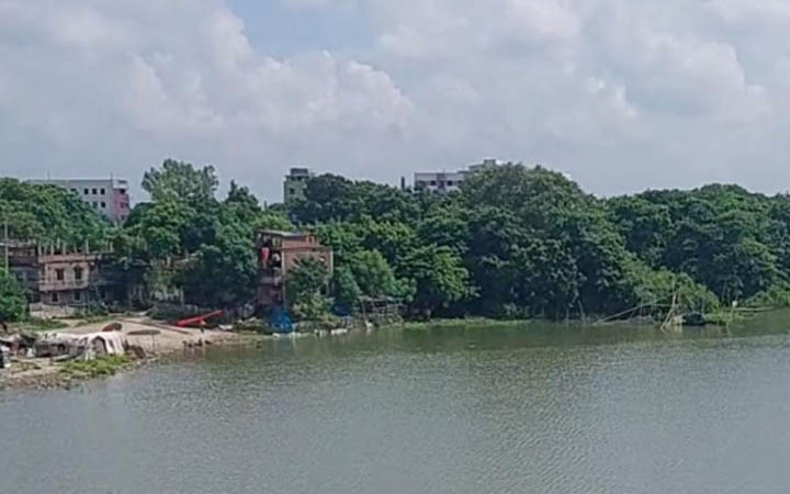 চাঁপাইনবাবগঞ্জের তিন নদীতে বাড়েনি পানি, শঙ্কা নেই বন্যার