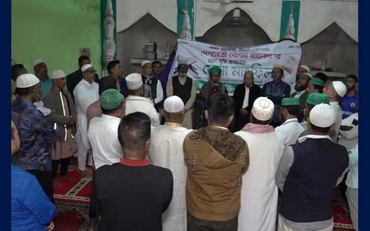 খাগড়াছড়িতে শ্রমিকদলের উদ্যোগে খালেদা জিয়ার সুস্থতা কামনায় দোয়া