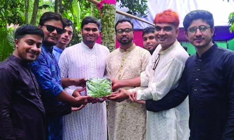 এবার বিয়েতে উপহার হিসেবে দেওয়া হলো কাঁচা মরিচ