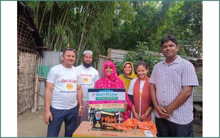 আর্ন এন লিভ এর সেলাই মেশিন পেয়ে খুশি খানসামার মালেকা বানু