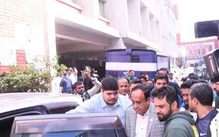 আত্মসমর্পণ করে জামিন নিলেন বাঁশখালীর এমপি মোস্তাফিজুর