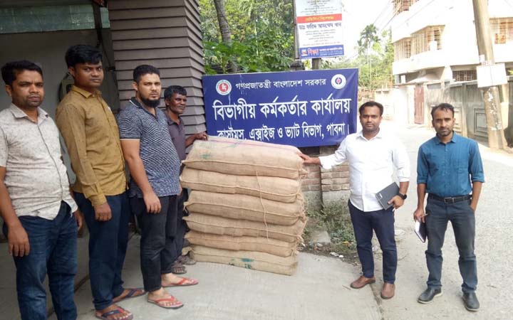 পাবনায় চার লক্ষ  শলাকা অবৈধ বাংলা বিড়িসহ পিকআপ ভ্যান জব্দ