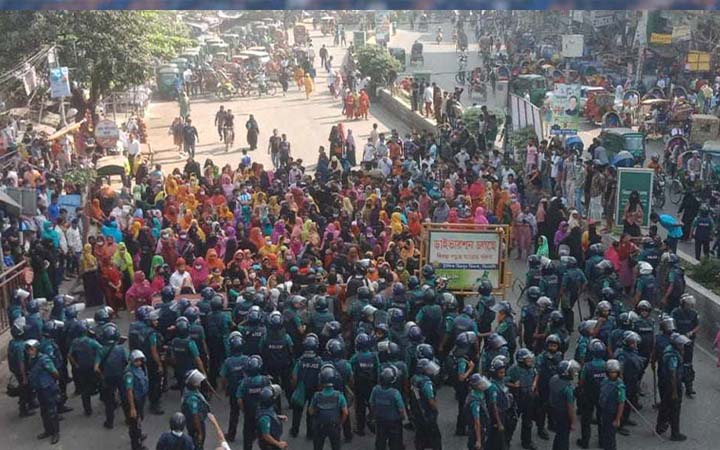 মিরপুরে পোশাক শ্রমিকদের সড়ক অবরোধ