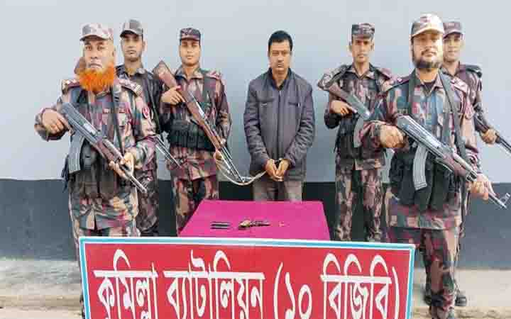 বিদেশি অস্ত্রসহ যুবক আটক
