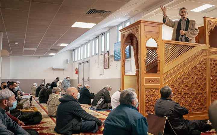 ফ্রান্সে পেশা হিসেবে ইমামতিকে রাষ্ট্রীয় স্বীকৃতি দেওয়া হয়েছে