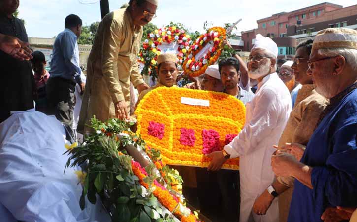 কুমিল্লায় অধ্যাপক মোজাফফর আহমদের জানাজা সম্পন্ন