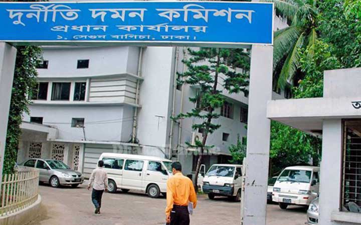 দুদকের জিজ্ঞাসাবাদে কেন্দ্রীয় ঔষধাগারের উপ-পরিচালকসহ ২ জন