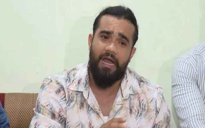 দেশ ছাড়ার খবর জানিয়ে রুমি বললেন— ‘আপনারা ভালো থাকেন’