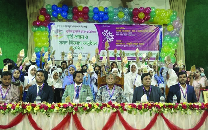 বৃত্তি ও সনদ বিতরণ অনুষ্ঠান সম্পন্ন হলো দি স্টুডেন্টস ওয়েলফেয়ার ফাউন্ডেশনের