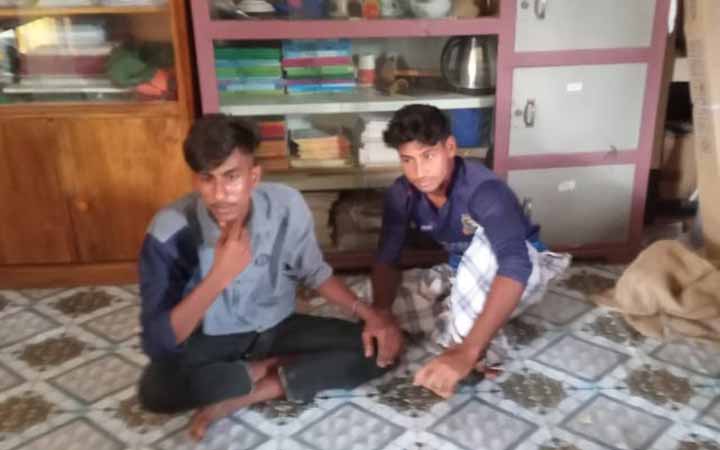 টাঙ্গাইলের কালিহাতীতে জাল ভোট দেওয়ার সময় ২ যুবক আটক