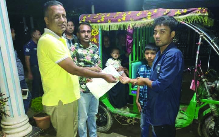 সুনামগঞ্জের জগন্নাথপুর মোবাইল ফেরত দিয়ে উপহার পেলেন টমটম!