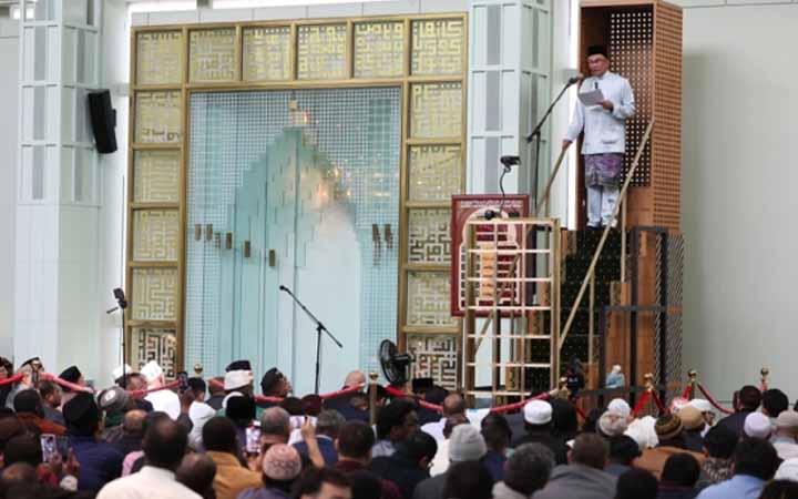 নিউইয়র্কে জুমার খুতবা দিলেন মালয়েশিয়ার প্রধানমন্ত্রী