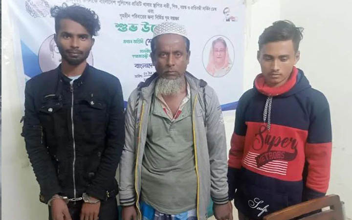 মুন্সীগঞ্জে ট্রলার ডুবির ঘটনায় তিন শ্রমিক আটক
