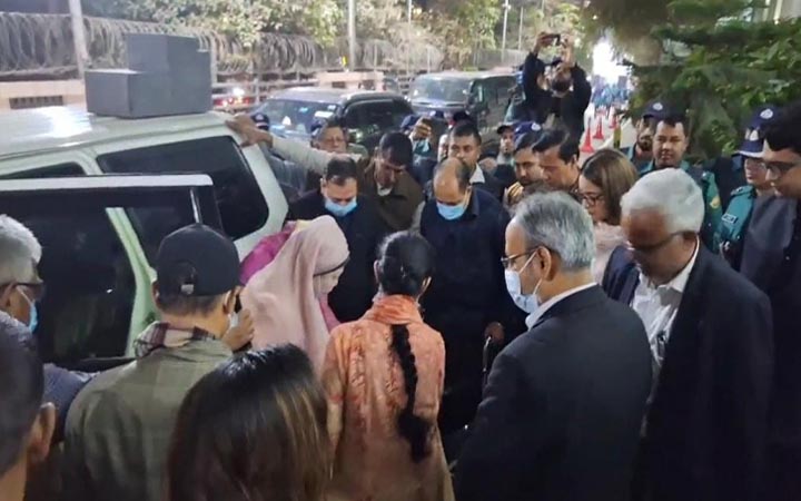 হাসপাতাল থেকে বাসায় ফিরেছেন বেগম খালেদা জিয়া