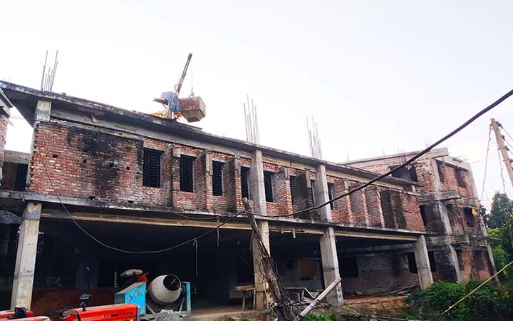 ঠিকাদারের স্বেচ্ছাচারিতায় জিম্মি কুবির ‘শেখ হাসিনা হল’ ; ভোগান্তিতে ছাত্রীরা