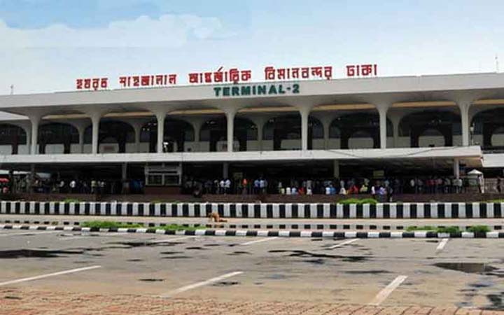 বিমানের যাত্রীদের দিতে হচ্ছে বাড়তি ফি