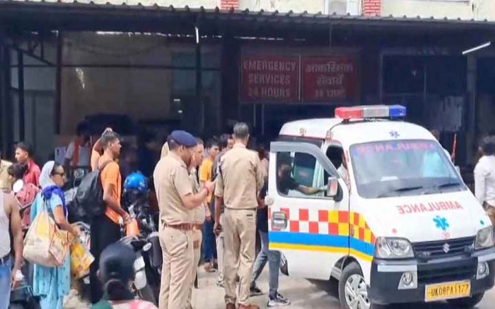 মন্দিরে পদদলিত হয়ে ছয়জনের মৃত্যু, আহত অনেকে