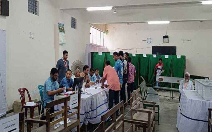 জাকসুর ভোট গণনা হবে হাতে