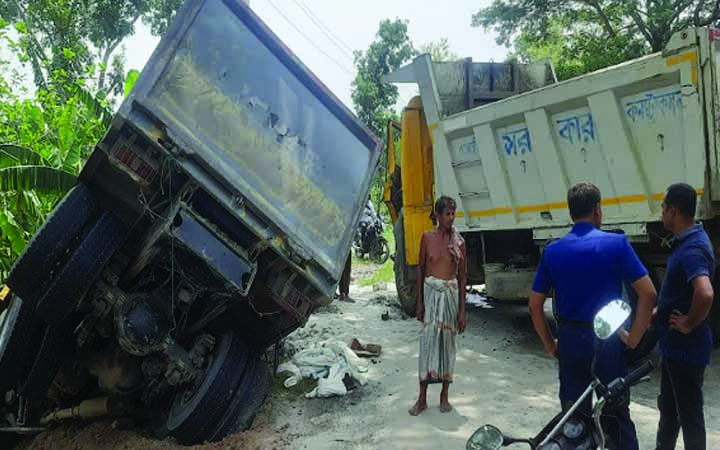 ড্রাম ট্রাকের মুখোমুখি সংর্ঘষে পুঠিয়ায়  আহত ৪