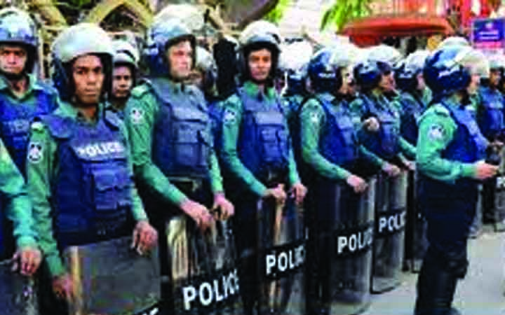 ঈদকে কেন্দ্র করে কঠোর প্রস্তুতি নিচ্ছে আইনশৃঙ্খলা বাহিনী