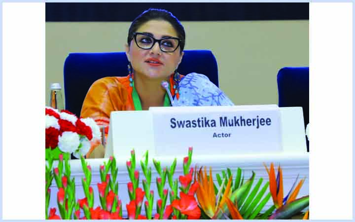 মেয়েদের ছবিতে অশ্লীল মন্তব্য, ,মুখ খুললেন স্বস্তিকা