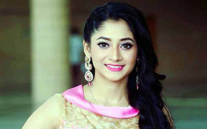 নতুন ব্যস্ততায় পূজা চেরী