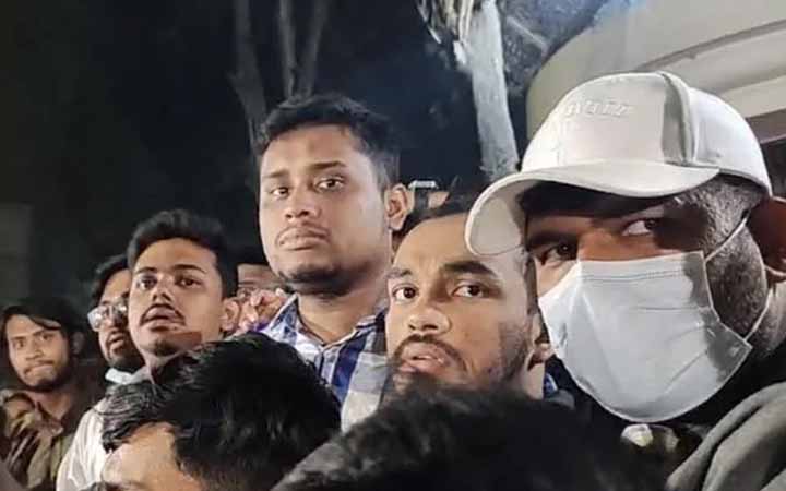 অভ্যুত্থানে আহতরা অবস্থান নিয়েছেন যমুনার সামনে