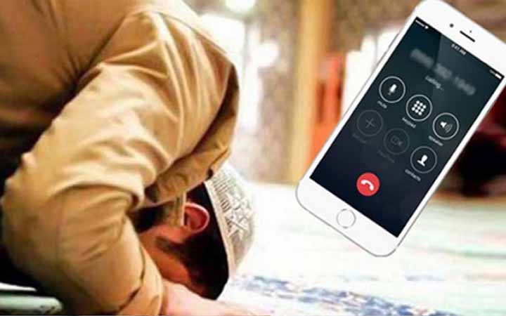 মসজিদে নামাজের মধ্যে মোবাইল বেজে উঠলে করণীয়