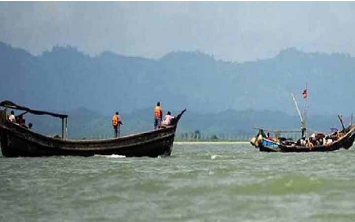 নাফ নদে দীর্ঘ  ৮ বছর পর জেলেদের মাছ ধরার অনুমতি