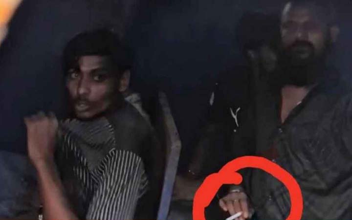 প্রিজনভ্যানে সাংবাদিক তুহিন হত্যা মামলার আসামির ‘ধূমপান’