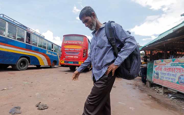 ‘তারুণ্যের সমাবেশের’ আগে খুলনার দুই রুটে হঠাৎ বাস বন্ধ, দুর্ভোগে যাত্রীরা