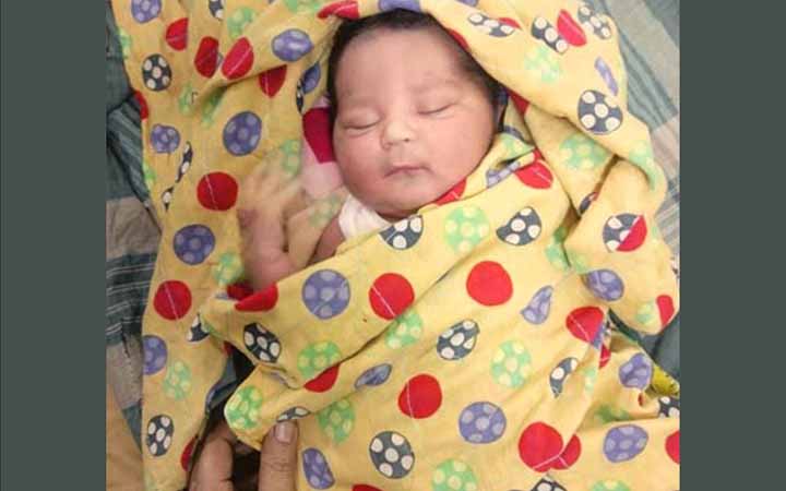 এবার হাসপাতালের টিকিট কাউন্টারের সামনে থেকে নবজাতক চুরি