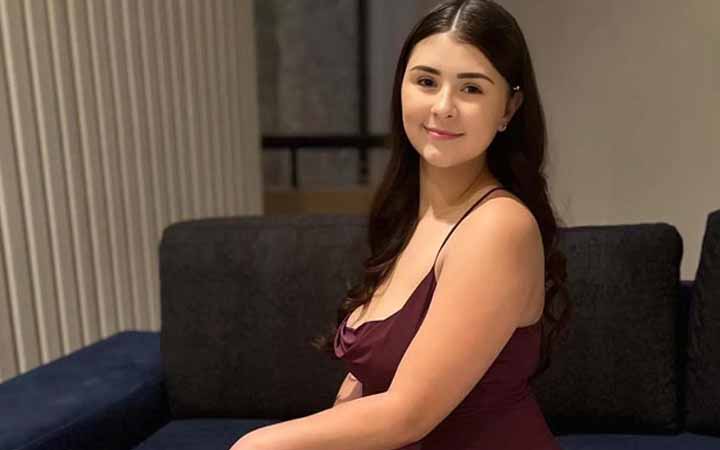 টাকার বিনিময়ে গর্ভ ভাড়া দেন এই তরুণী